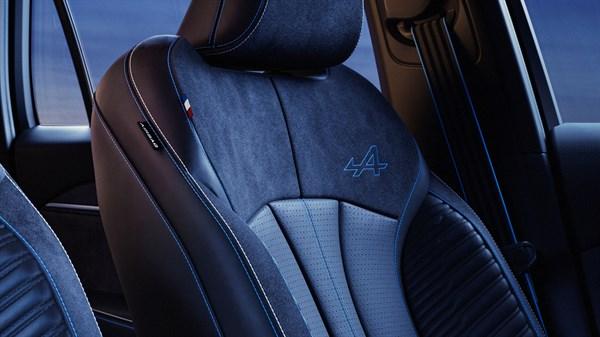 Renault Koleos full hybrid E-Tech - alcantara uphostelry